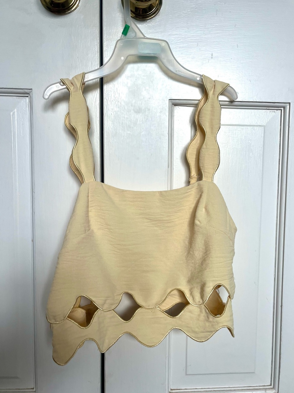 L’Amorae Women's Scallop Hem Yellow Crop Tank Top